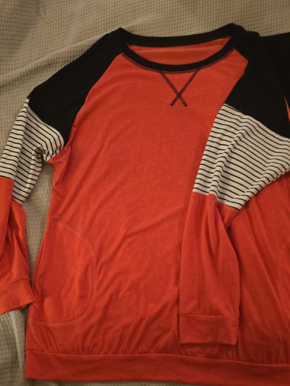 Lot Of 2 Womens Contrast Sleeve Top - Coral/Black And Black/ Leopard - Picture 2 of 8